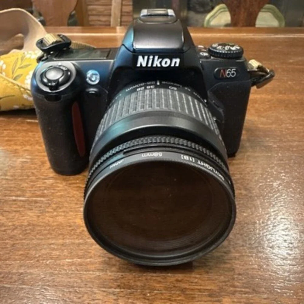 Nikon N65 35mm SLR Film Camera W/ AF Nikkor 28-80mm f/3.5-5.6 D Lens Flash Case